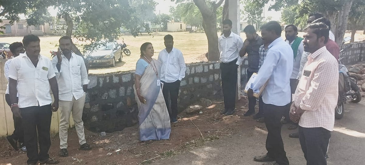 ಹಟ್ಟಿ ಚಿನ್ನದ ಗಣಿ | ನರೇಗಾ ಹಣ ದುರುಪಯೋಗ: ಒಂಬುಡ್ಸ್‌ಮನ್ ಭೇಟಿ, ಪರಿಶೀಲನೆ