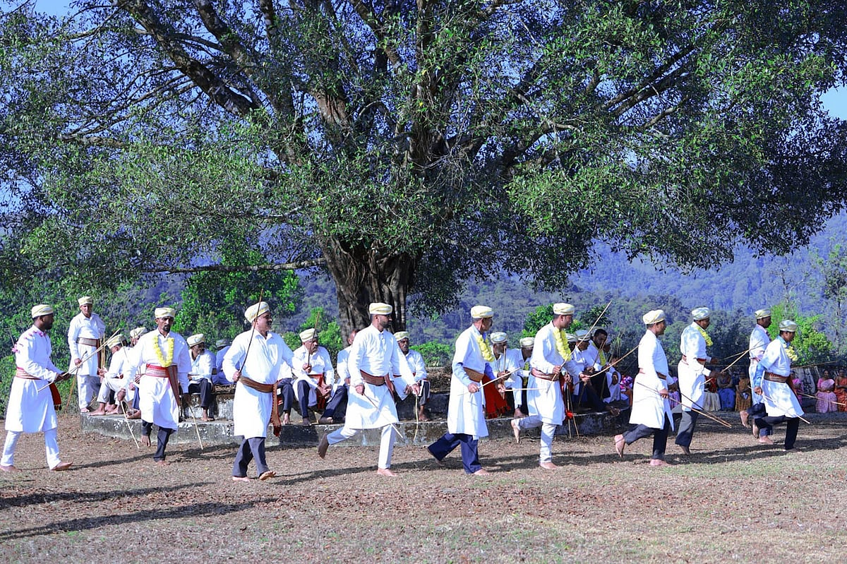 ಭಾಗಮಂಡಲ: ನಾಲ್ಕು ಗ್ರಾಮದವರಿಂದ ಹುತ್ತರಿ ಕೋಲಾಟ