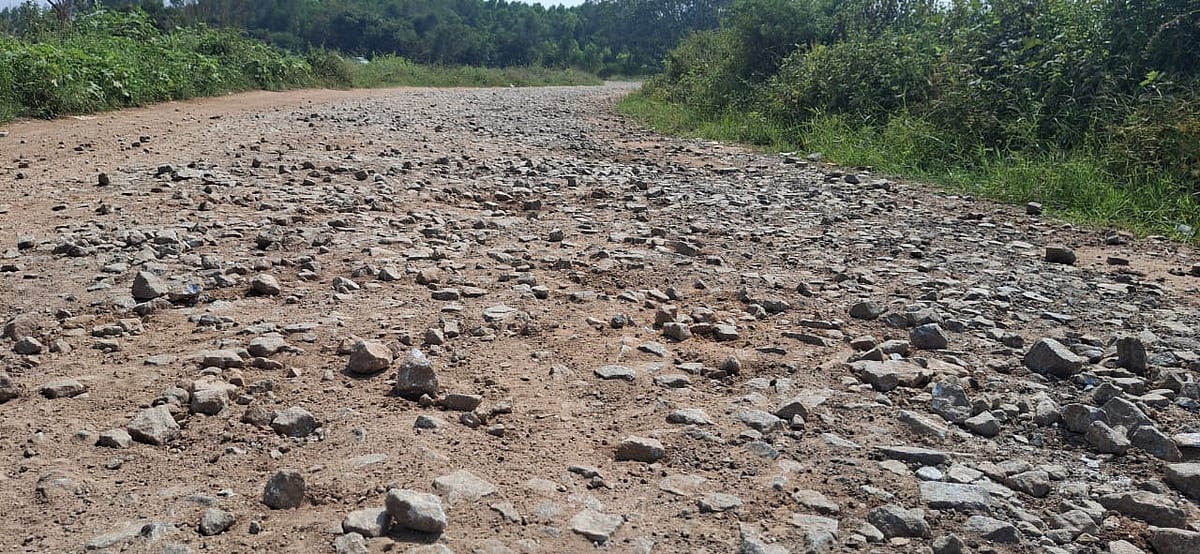 ಮುಳಬಾಗಿಲು | ರಸ್ತೆಯಲ್ಲಿ ಡಾಂಬರು ಮಾಯ... 