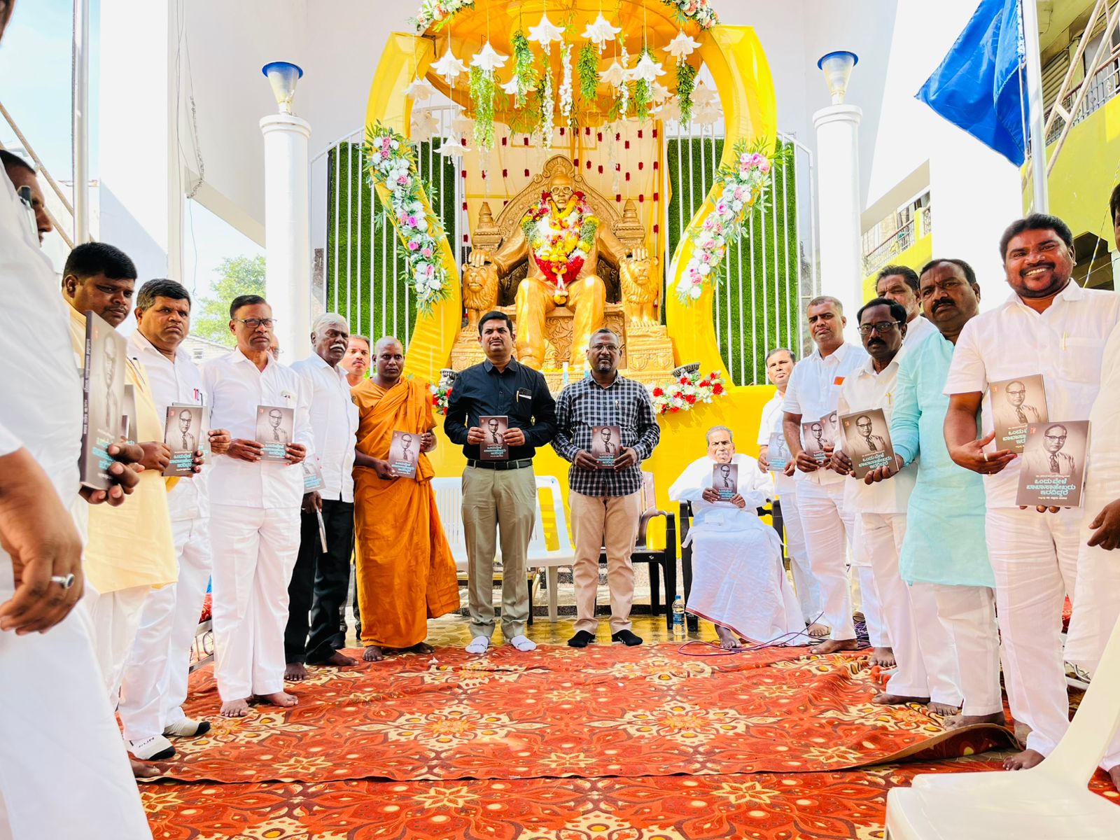 ವಾಡಿಯಲ್ಲಿ ಬಾಬಾಸಾಹೇಬ್ ಡಾ.ಅಂಬೇಡ್ಕರ್ ಅವರ 69ನೇ ಮಹಾ ಪರಿನಿಬ್ಬಾಣ ದಿನದ ನಿಮಿತ್ತ ಬೌದ್ಧ ಸಮಾಜ ಹಾಗೂ ಡಾ.ಬಿ.ಆರ್.ಅಂಬೇಡ್ಕರ್ ತರುಣ ಸಂಘದ ವತಿಯಿಂದ ವಿಶೇಷ ಉಪನ್ಯಾಸ ಹಾಗೂ ರಕ್ತದಾನ ಶಿಬಿರ ಹಮ್ಮಿಕೊಳ್ಳಲಾಗಿತ್ತು