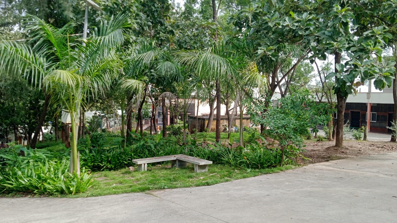 ಹುಬ್ಬಳ್ಳಿಯ ರಾಯಾಪೂರದಲ್ಲಿನ ನಿರಾಶ್ರಿತರ ಪರಿಹಾರ ಕೇಂದ್ರದ ಆವರಣ