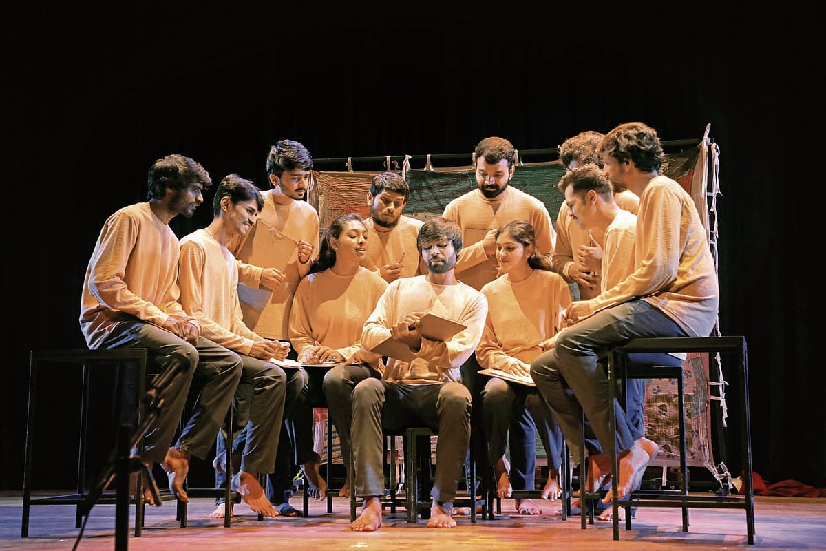 ನಾಟಕ ವಿಮರ್ಶೆ: ಅಸಮಾನತೆಯನ್ನು ವಿಡಂಬಿಸುವ ವರ್ಣಪಲ್ಲಟ