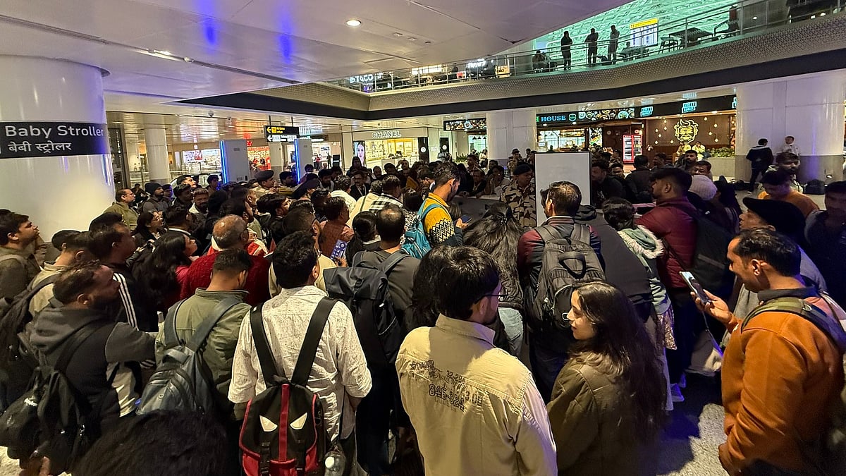 IndiGo crisis: ಕಾರಿರುಳಲ್ಲಿ ಪರದಾಟ; ಚಾರ್ಜಿಂಗ್‌, ಪ್ಯಾಡ್‌ಗೂ ತತ್ವಾರ