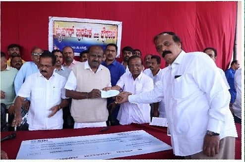 ಮೈಶುಗರ್ ಶಾಲೆಯ ಶಿಕ್ಷಕರ ವೇತನ ಪಾವತಿಗೆ ₹20 ಲಕ್ಷ ನೀಡಿದ ಎಚ್‌.ಡಿ ಕುಮಾರಸ್ವಾಮಿ