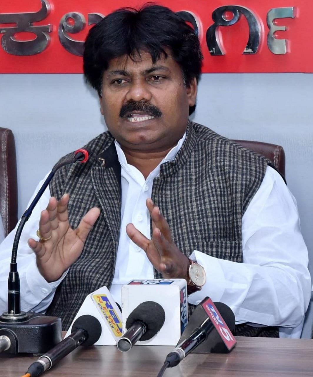 ಪ್ರಬುದ್ಧ ಅಕಾಡೆಮಿ ಅಭ್ಯರ್ಥಿಗಳಿಗೆ ಶಿಷ್ಯವೇತನ ನೀಡಿ: ಅಂಬಾರಾಯ ಅಷ್ಠಗಿ