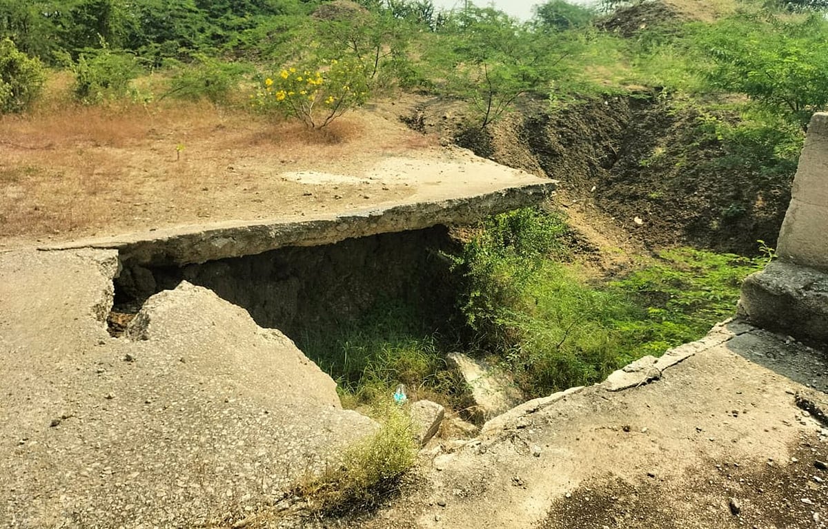 ಮುಂಡರಗಿ|ಕಾಲುವೆಗಳನ್ನು ಆವರಿಸಿರುವ ಗಿಡಗಳು:ಜಮೀನಿಗೆ ಇನ್ನಾದರೂ ಹರಿಯುವುದೇ ನೀರು?