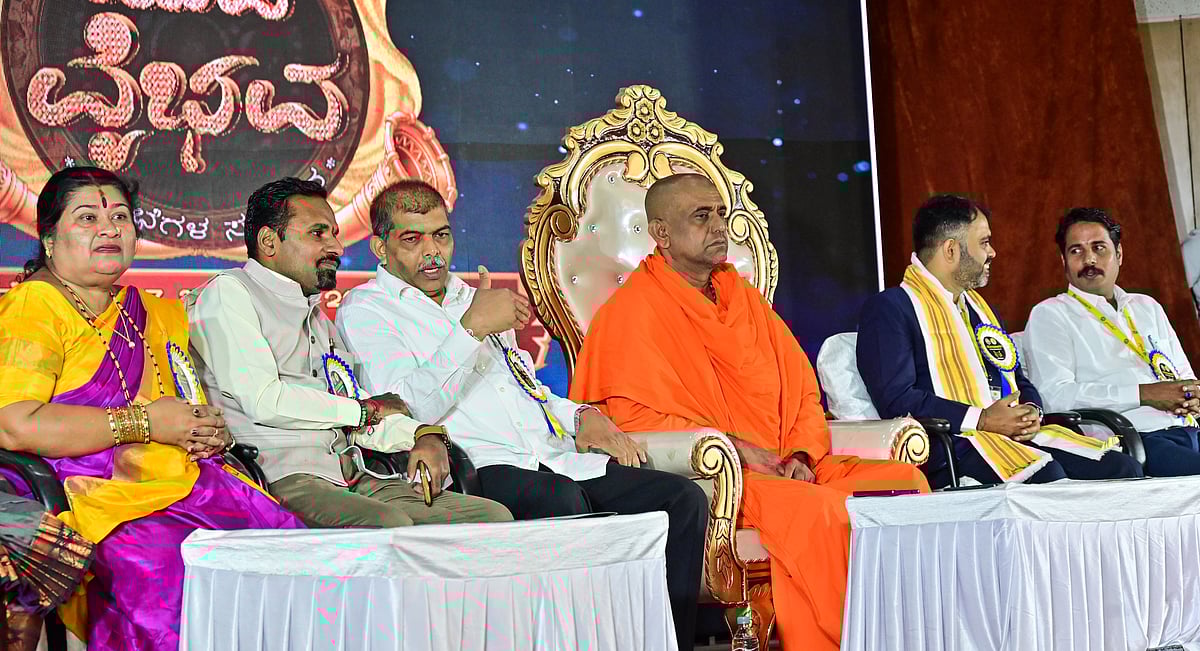 ನಾರಾಯಣಗುರು ಚಿಂತನೆಗಳ ಅರಿವು ಮೂಡಿಸಿ: ವಿಖ್ಯಾತಾನಂದ ಸ್ವಾಮೀಜಿ 