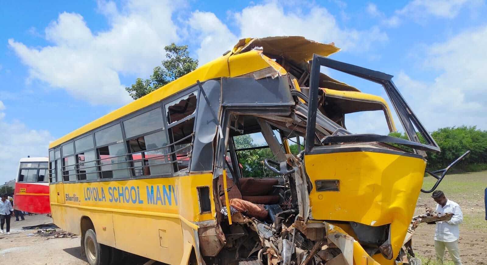 ರಾಯಚೂರು ಜಿಲ್ಲೆಯ ಮಾನ್ವಿ ತಾಲ್ಲೂಕಿನ ಕಪಗಲ್ ಗ್ರಾಮದ ಸಮೀಪ 2024ರ ಸೆಪ್ಟೆಂಬರ್‌ನಲ್ಲಿ ಅಪಘಾತಕ್ಕೀಡಾಗಿದ್ದ ಶಾಲಾ ವಾಹನ