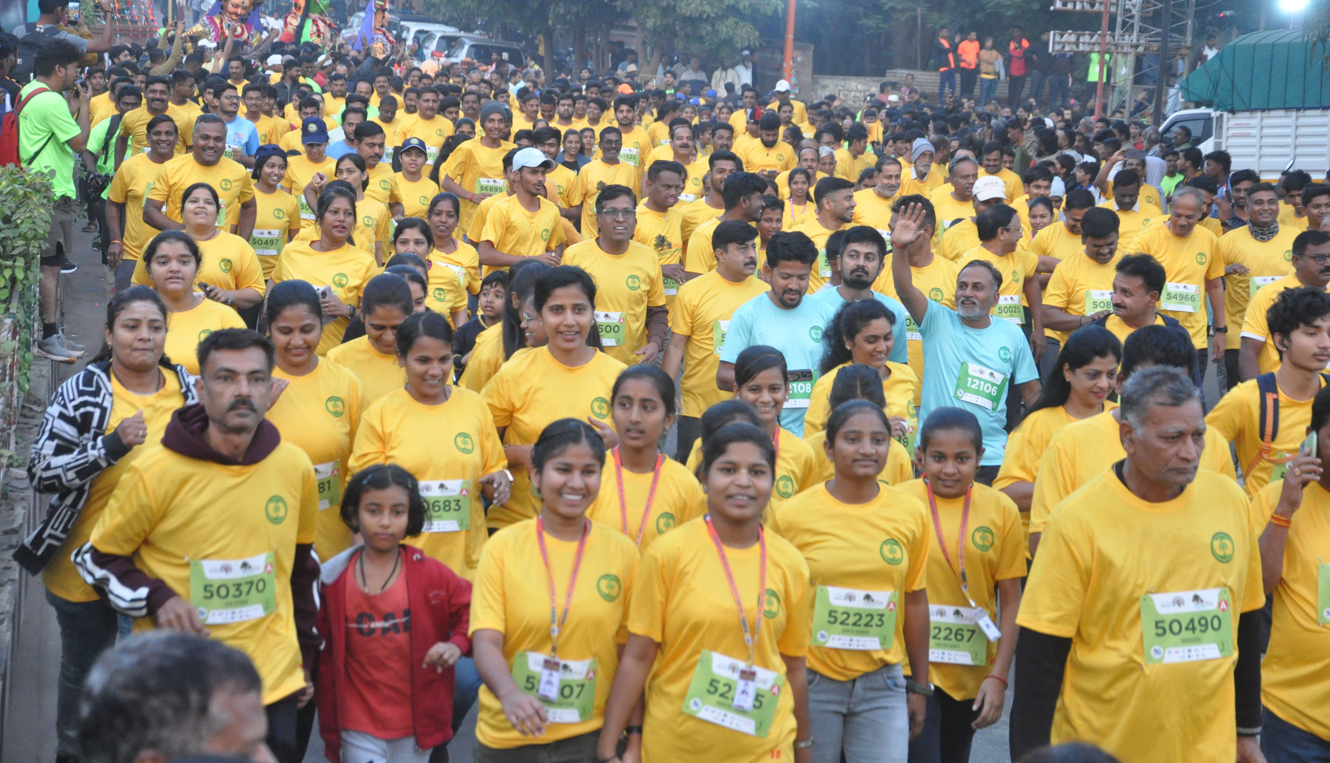 ವಿಜಯಪುರ ನಗರದಲ್ಲಿ ಭಾನುವಾರ ನಡೆದ ವೃಕ್ಷಥಾನ್ ಪಾರಂಪರಿಕ ಓಟದಲ್ಲಿ ಯುವಕ ಯುವತಿಯರು ಓಡಿದರು   –ಪ್ರಜಾವಾಣಿ ಚಿತ್ರ