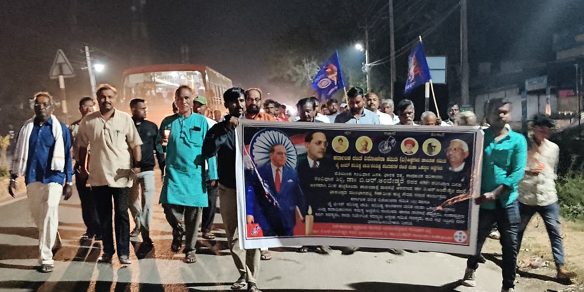 ಅಣ್ಣಿಗೇರಿ: ಅಂಬೇಡ್ಕರ್ ಮಹಾ ಪರಿನಿರ್ವಾಣ ದಿನ; ಮೆರವಣಿಗೆ