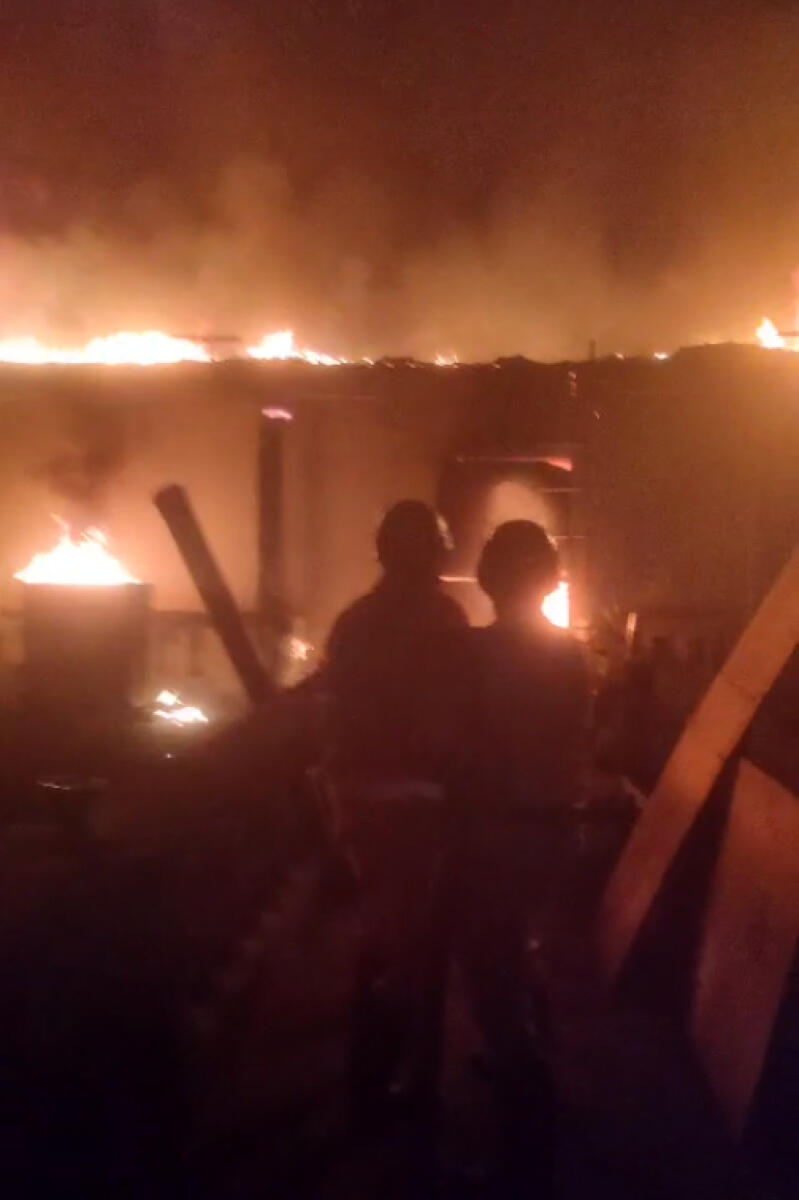 ಗೋವಾದ ಅರ್ಪೋರಾ ಗ್ರಾಮದಲ್ಲಿನ ‘ಬರ್ಚ್‌ ಬೈ ರೋಮಿಯೊ ಲೇನ್‌’ ನೈಟ್‌ಕ್ಲಬ್‌ನಲ್ಲಿ ಭಾನುವಾರ ತಡರಾತ್ರಿ ಹೊತ್ತಿಕೊಂಡ ಬೆಂಕಿಯನ್ನು ಅಗ್ನಿ ಶಾಮಕ ಸಿಬ್ಬಂದಿ ನಂದಿಸಿದರು 