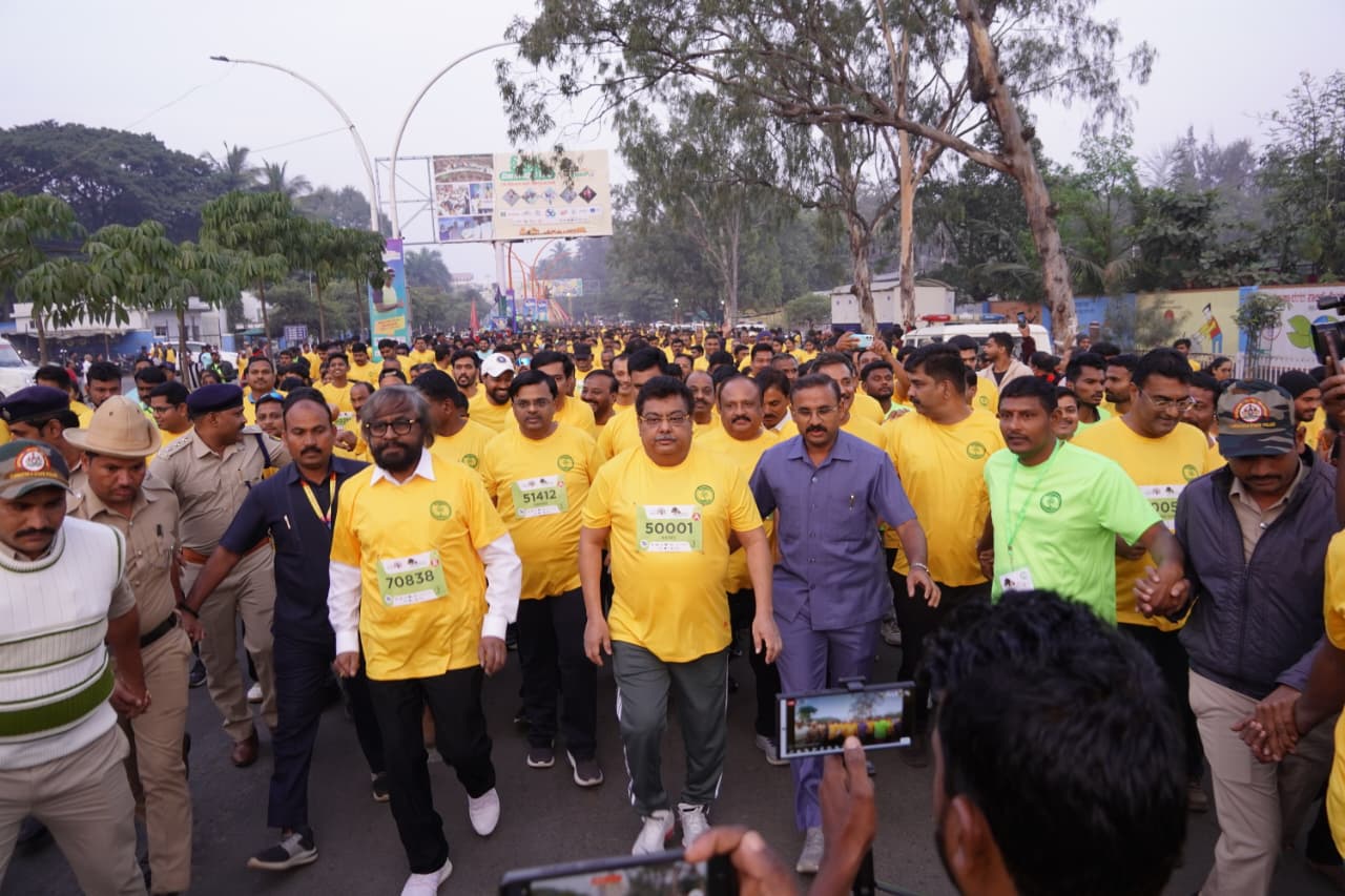 ವಿಜಯಪುರ ನಗರದಲ್ಲಿ ಭಾನುವಾರ ನಡೆದ ವೃಕ್ಷಥಾನ್ ಪಾರಂಪರಿಕ ಓಟದಲ್ಲಿ ಸಚಿವರಾದ ಈಶ್ವರ ಖಂಡ್ರೆ ಎಂ.ಬಿ.ಪಾಟೀಲ ಹೆಜ್ಜೆ ಹಾಕಿದರು  –ಪ್ರಜಾವಾಣಿ ಚಿತ್ರ