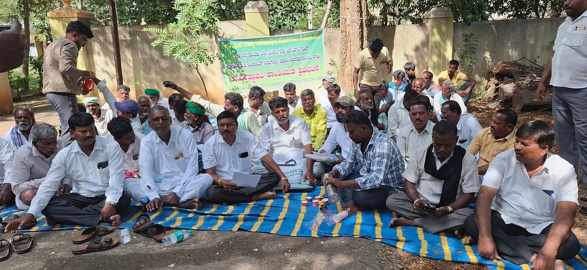 ಚಿತ್ರದುರ್ಗ | ಗಣಿ ಕಂಪನಿಗಳ ಜೊತೆ ಅರಣ್ಯಾಧಿಕಾರಿಗಳ ಶಾಮೀಲು: ಪ್ರತಿಭಟನೆ