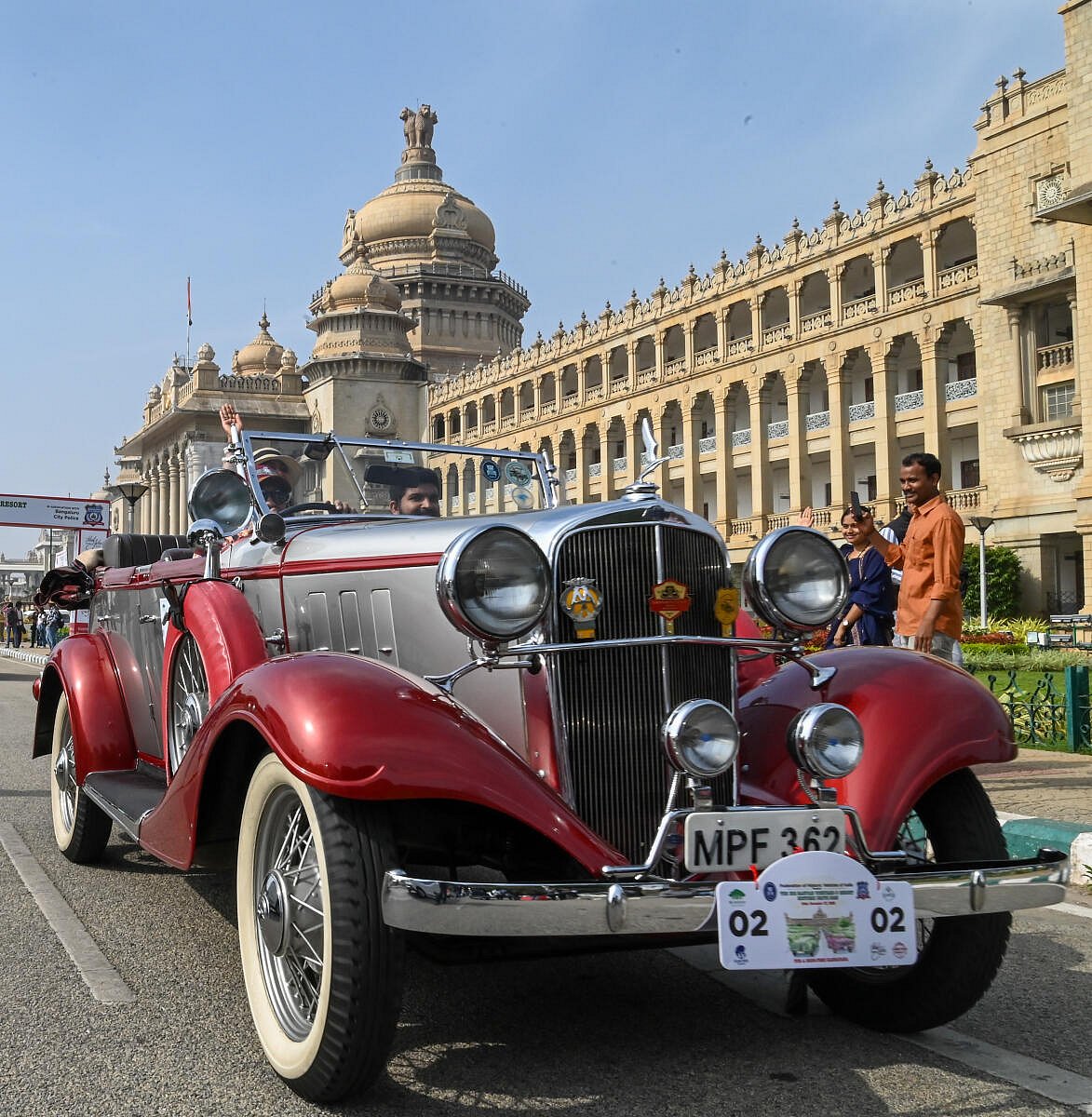 PHOTOS | ಬೆಂಗಳೂರಿನಲ್ಲಿ ವಿಂಟೇಜ್ ಕಾರುಗಳ ಕಲರವ