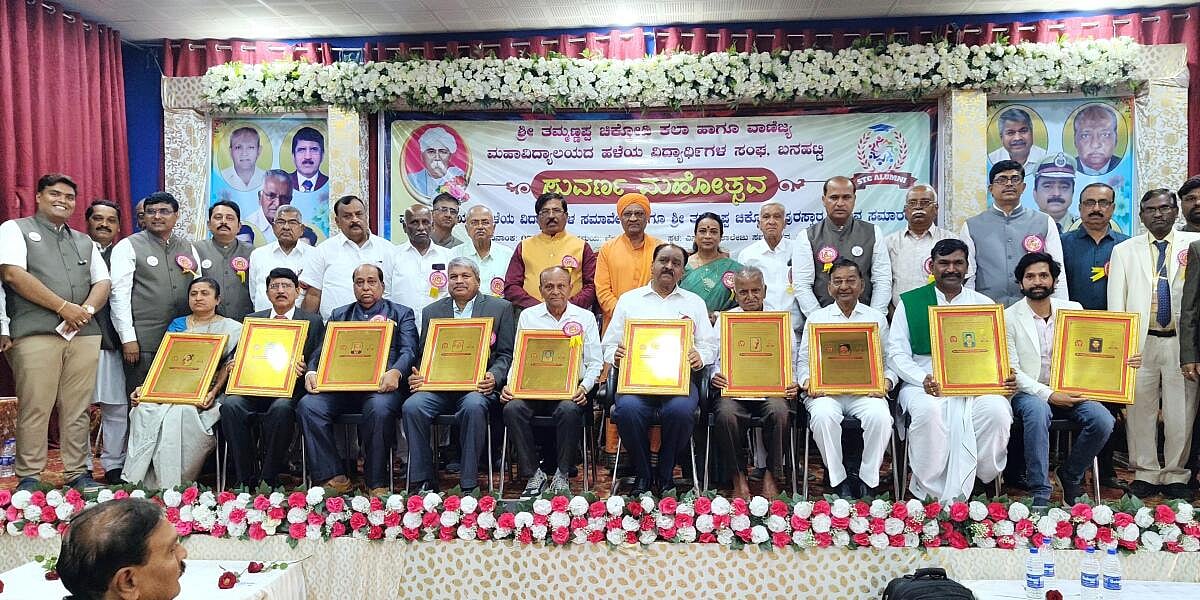 ನಾಡಿಗೆ ಮಠಾಧೀಶರ ಕೊಡುಗೆ ಅಪಾರ: ಮಾಜಿ ಸಚಿವ ಮುರಗೇಶ ನಿರಾಣಿ