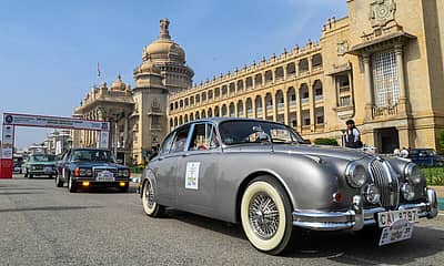 ಬೆಂಗಳೂರಿನ ವಿಧಾನಸೌಧ ಆವರಣದಲ್ಲಿ ನಗರದ ಸಿಟಿ ಪೊಲೀಸ್‌ ಹಾಗೂ ಫೆಡರೇಷನ್‌ ಆಫ್‌ ಹಿಸ್ಟೋರಿಕ್‌ ವೆಹಿಕಲ್ಸ್‌ ಆಫ್‌ ಇಂಡಿಯಾ ಸಹಯೋಗದಲ್ಲಿ ನಡೆದ ಡ್ರಗ್ಸ್‌ ಮುಕ್ತ ಕರ್ನಾಟಕ್ಕಾಗಿ ವಿಂಟೇಜ್‌ ಕಾರು ರ್‍ಯಾಲಿ