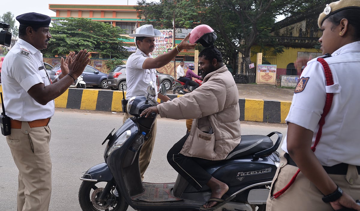 ಕೋಲಾರ: ಪೊಲೀಸ್‌, ಪತ್ರಕರ್ತ, ವಕೀಲ, ರಾಜಕಾರಣಿಗಳಿಗೂ ದಂಡ!