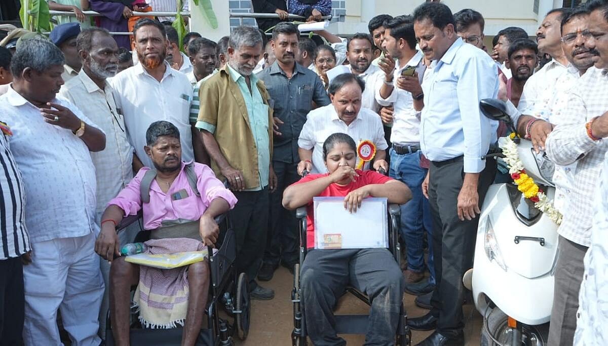 ಹಿರಿಯೂರು| ಕುಟುಂಬದ ಅಭಿವೃದ್ಧಿಗೆ ಸೌಲಭ್ಯ ಬಳಸಿಕೊಳ್ಳಿ: ಸಚಿವ ಸುಧಾಕರ್ ಸಲಹೆ