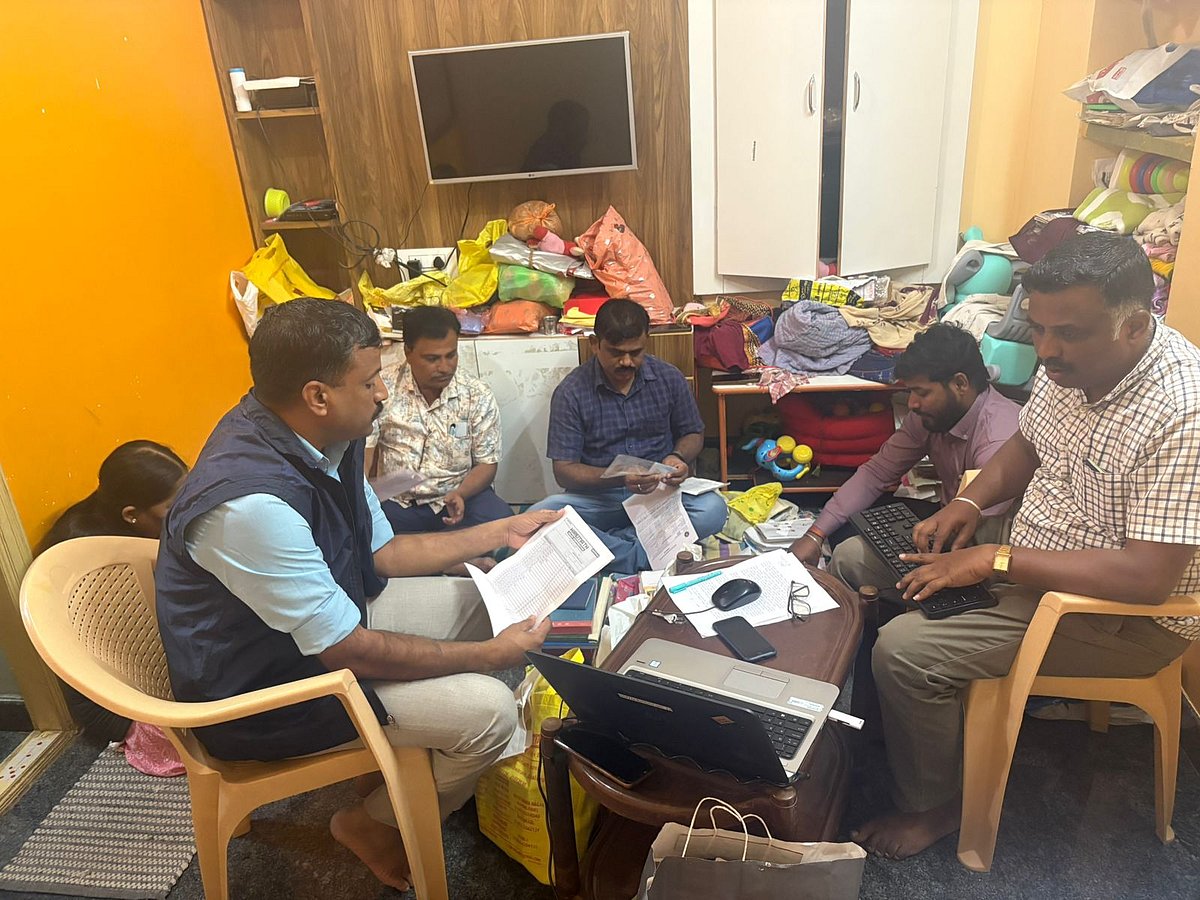 ಶಿರಹಟ್ಟಿ ಪಶು ವೈದ್ಯಾಧಿಕಾರಿ ಡಾ.ನಿಂಗಪ್ಪ ಮನೆ ಮೇಲೆ ಲೋಕಾಯುಕ್ತ ಪೊಲೀಸರ ದಾಳಿ