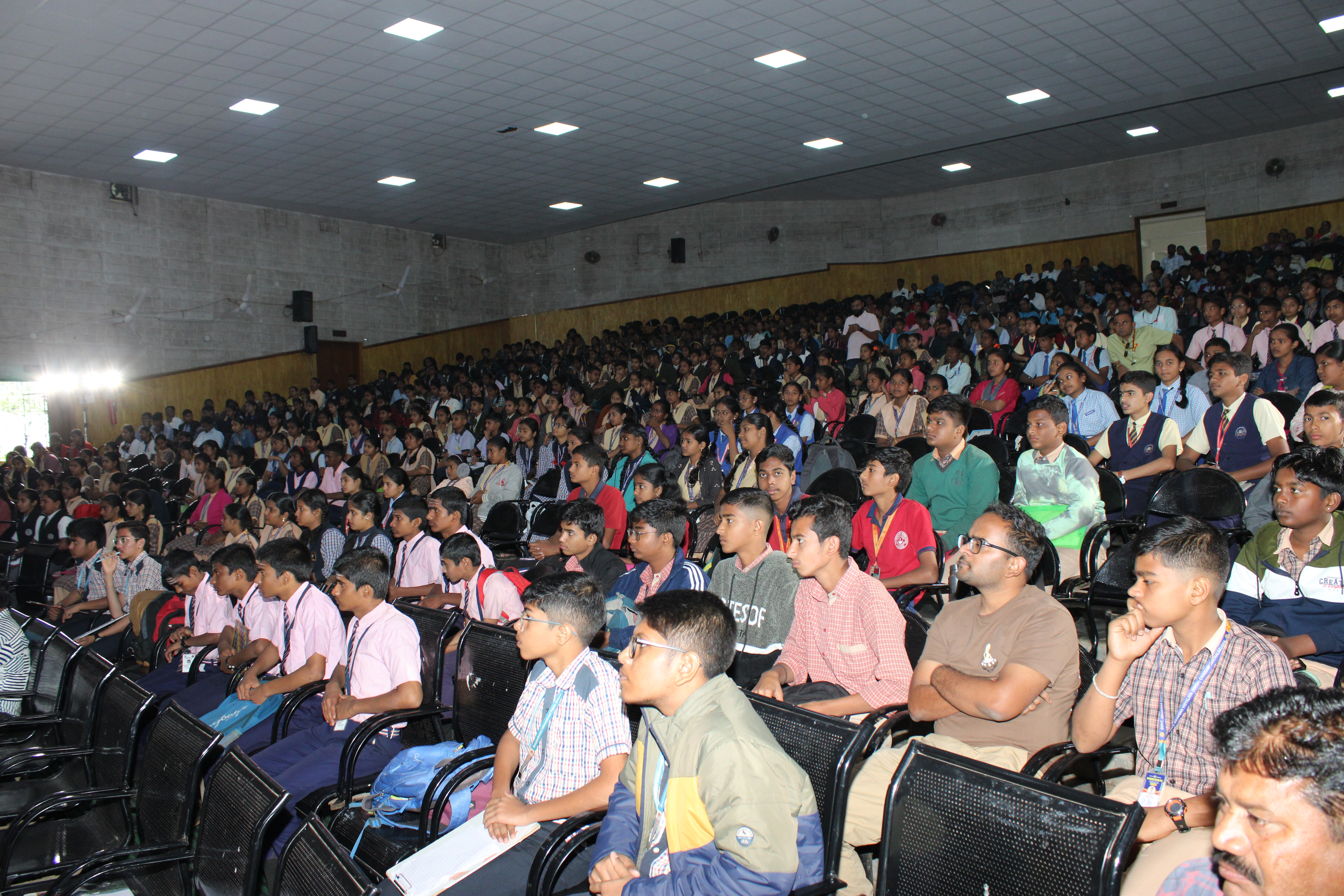 ‘ಪ್ರಜಾವಾಣಿ’ ಕ್ವಿಜ್‌ ಚಾಂಪಿಯನ್‌ಶಿಪ್‌ನಲ್ಲಿ ಪಾಲ್ಗೊಂಡಿದ್ದ ವಿದ್ಯಾರ್ಥಿಗಳು