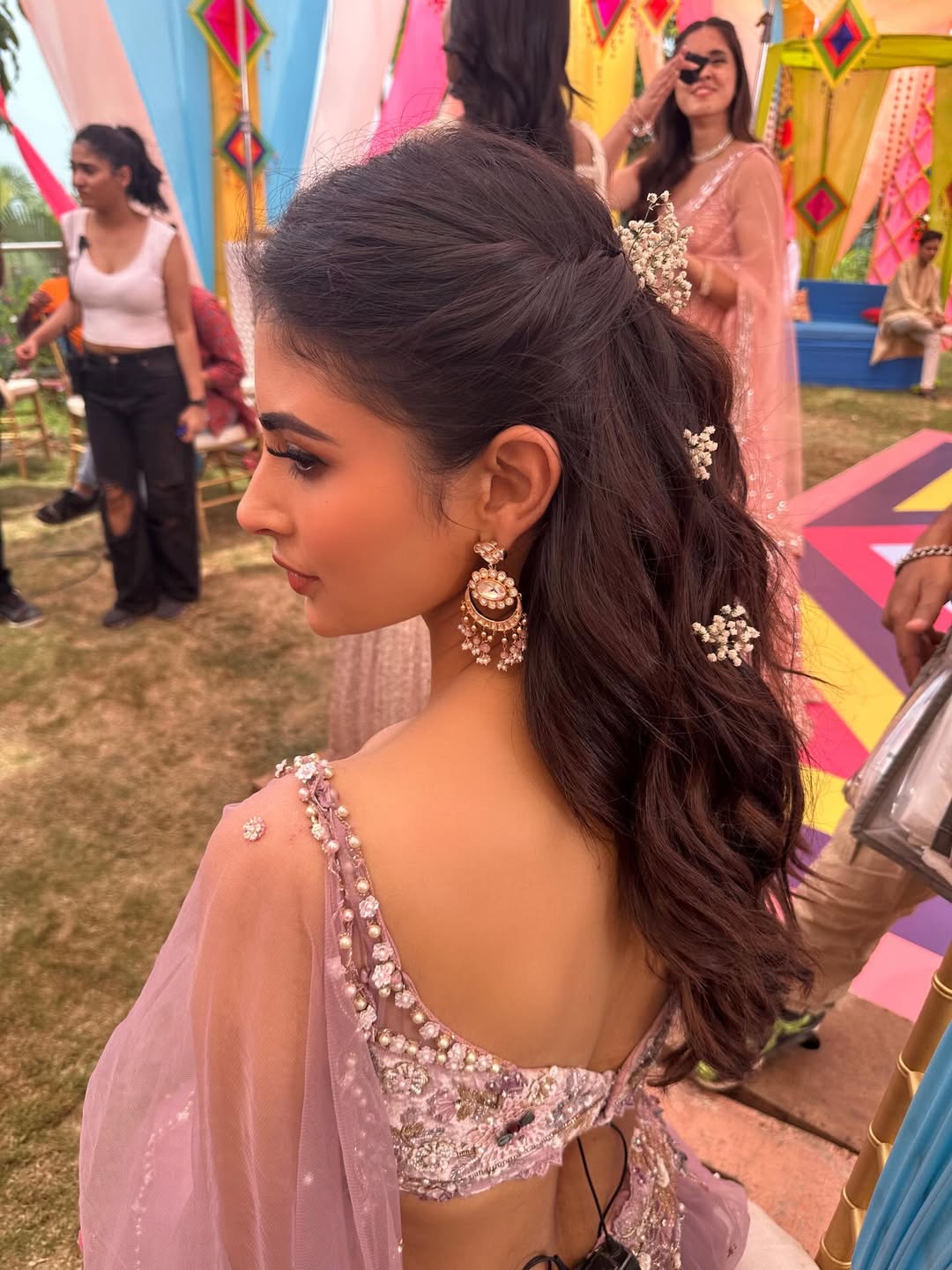 ನಟಿ  ಮೌನಿ ರಾಯ್ ಚಿತ್ರಗಳಿಗೆ ಅಭಿಮಾನಿಗಳು ಮೆಚ್ಚುಗೆ ವ್ಯಕ್ತಪಡಿಸಿದ್ದಾರೆ.