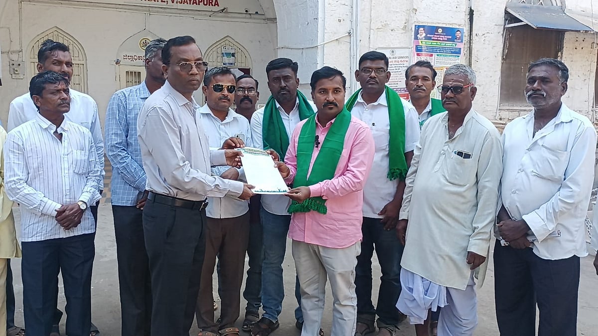 ವಿಜಯಪುರ | ಬೆಳೆ ಪರಿಹಾರ ತಾರತಮ್ಯ: ರೈತರ ಆಕ್ರೋಶ
