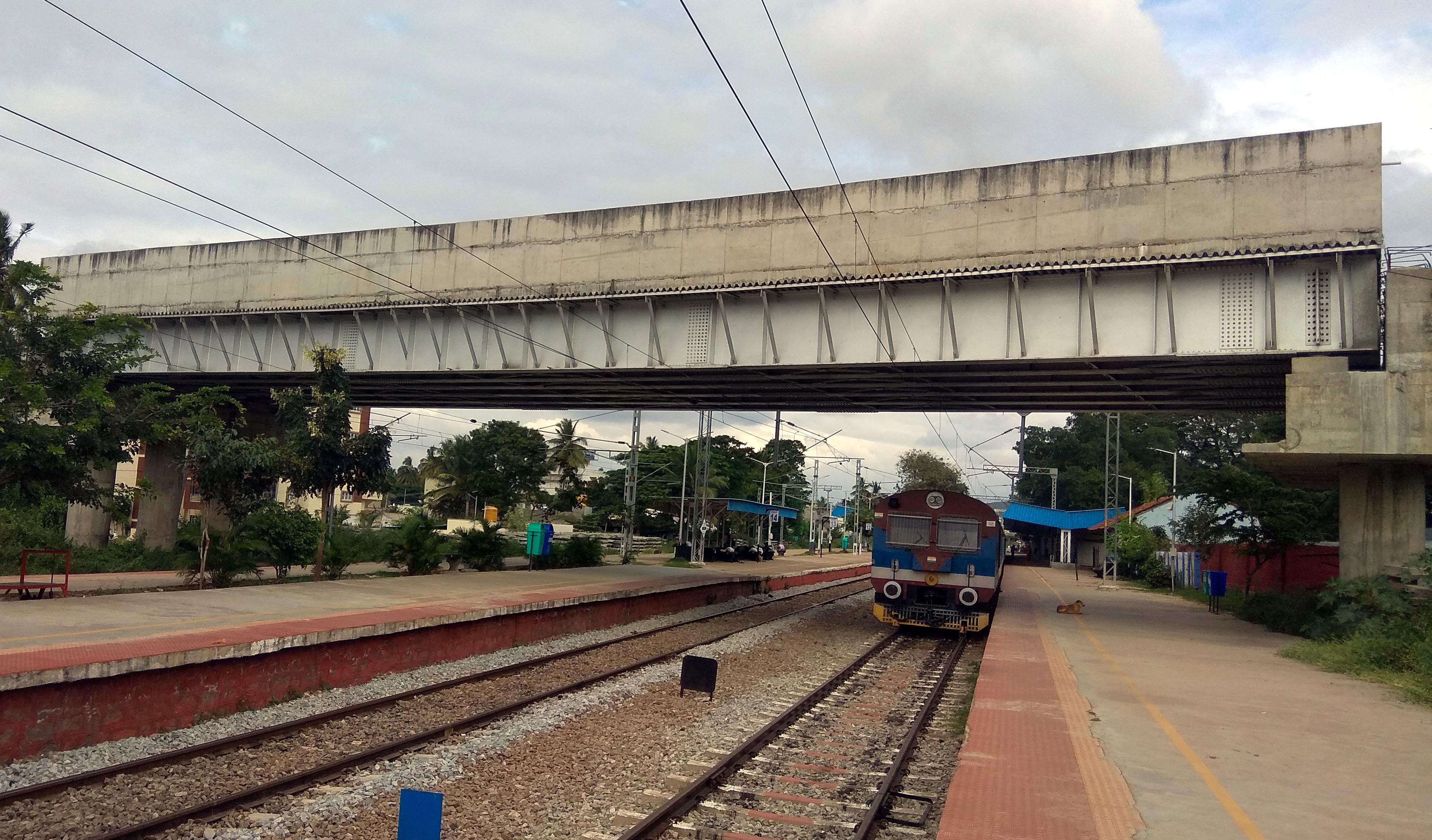 ಚನ್ನಪಟ್ಟಣದ ರೈಲ್ವೆ ನಿಲ್ದಾಣದ ಭಾಗದಲ್ಲಿ ಅಪೂರ್ಣಗೊಂಡಿದ್ದ ರೈಲ್ವೆ ಮೇಲ್ಸೇತುವೆ