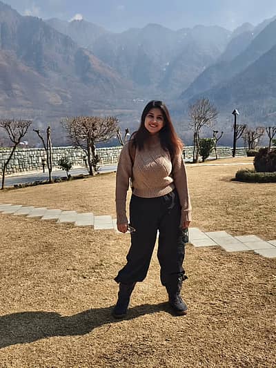 ಶ್ವೇತಾ ಚಂಗಪ್ಪ ಅವರು ಶಿವರಾಜ್ ಕುಮಾರ್ ಜತೆ ‘ವೇದ’ ಚಿತ್ರದಲ್ಲಿ ನಟಿಸಿದ್ದಾರೆ.