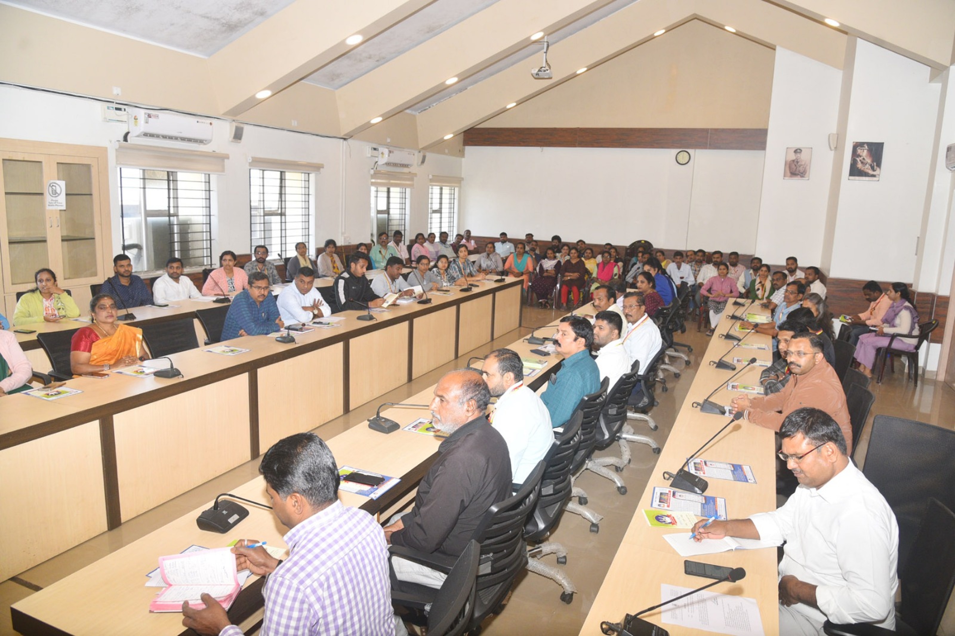 ದಿನಾಚರಣೆಯಲ್ಲಿ ಭಾಗವಹಿಸಿದ್ದ ಅಧಿಕಾರಿಗಳು