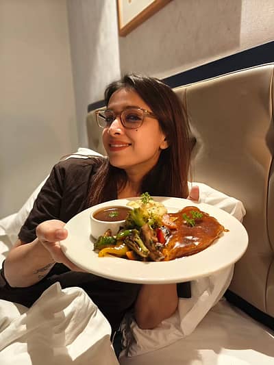 ‘ಕಾಶ್ಮೀರವನ್ನು ಕಣ್ತುಂಬಿಕೊಂಡು ಒಂದು ವರ್ಷ ಕಳೆದಿದೆ. ಆದರೆ ಅಲ್ಲಿನ ನೆನಪು  ಶಾಶ್ವತ.  ಏನೇ ಹೇಳಿ, ಎಷ್ಟೇ ಪ್ರಪಂಚಸುತ್ತಿದರೂ, ನಮ್ಮ ಭಾರತದ ಕಾಶ್ಮೀರದ ಪ್ರಕೃತಿ ಸೌಂದರ್ಯವನ್ನ ಯಾವ ಜಾಗವೂ ಮೀರಿಸೋದಿಲ್ಲ’ ಎಂದು ಬರೆದುಕೊಂಡಿದ್ದಾರೆ.