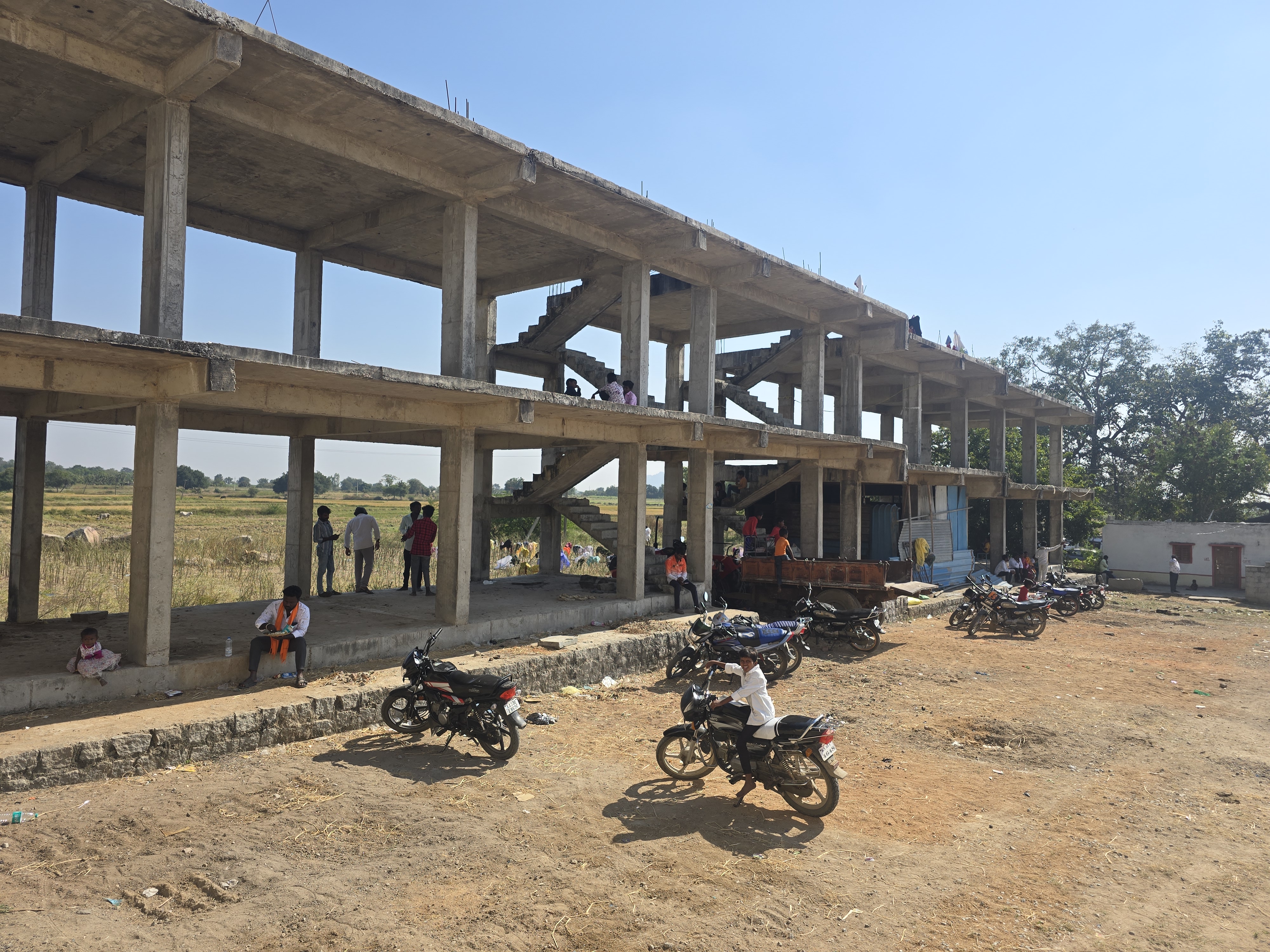 ಯಾದಗಿರಿಯ ಮೈಲಾಪುರದಲ್ಲಿ ನಿರ್ಮಾಣ ಹಂತದಲ್ಲಿರುವ ಕಟ್ಟಡ 