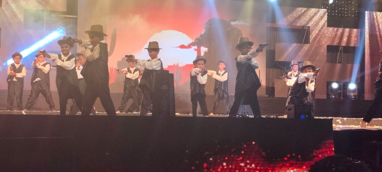 ಸುಂಟಿಕೊಪ್ಪ ಸಂತ ಮೇರಿ ಆಂಗ್ಲ ಮಾಧ್ಯಮ ಶಾಲೆಯಲ್ಲಿ ಮಂಗಳವಾರ ರಾತ್ರಿ ನಡೆದ ಶಾಲಾ ವಾರ್ಷಿಕೋತ್ಸವ ಕಾರ್ಯಕ್ರಮದಲ್ಲಿ ಸಾಂಸ್ಕೃತಿಕ ಕಾರ್ಯಕ್ರಮಗಳು ಎಲ್ಲರ ಮೆಚ್ಚುಗೆಗೆ ಪಾತ್ರವಾಯಿತು.