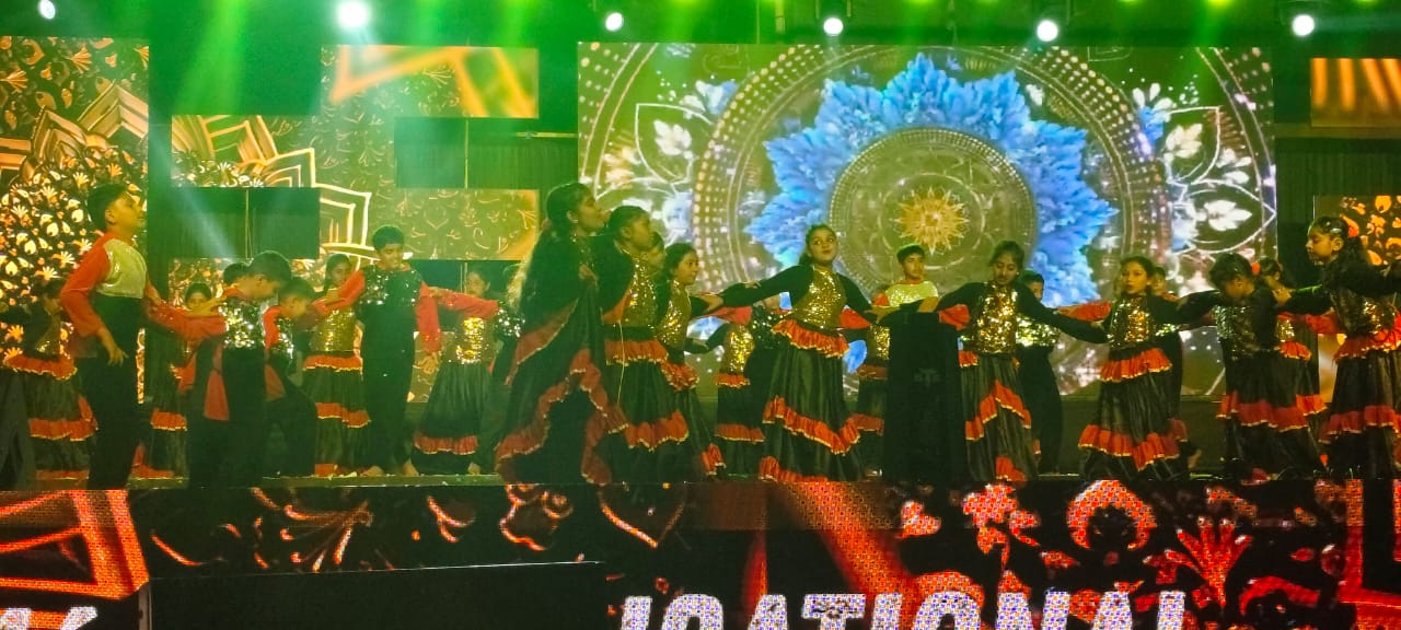 ಸುಂಟಿಕೊಪ್ಪ ಸಂತಮೇರಿ ಆಂಗ್ಲ ಮಾಧ್ಯಮ ಶಾಲೆಯಲ್ಲಿ ನಡೆದ ವಾರ್ಷಿಕೋತ್ಸವ ಕಾರ್ಯಕ್ರಮದಲ್ಲಿ ವೈವಿಧ್ಯಮಯ ಸಾಂಸ್ಕೃತಿಕ ಕಾರ್ಯಕ್ರಮಗಳು ನಡೆದವು.