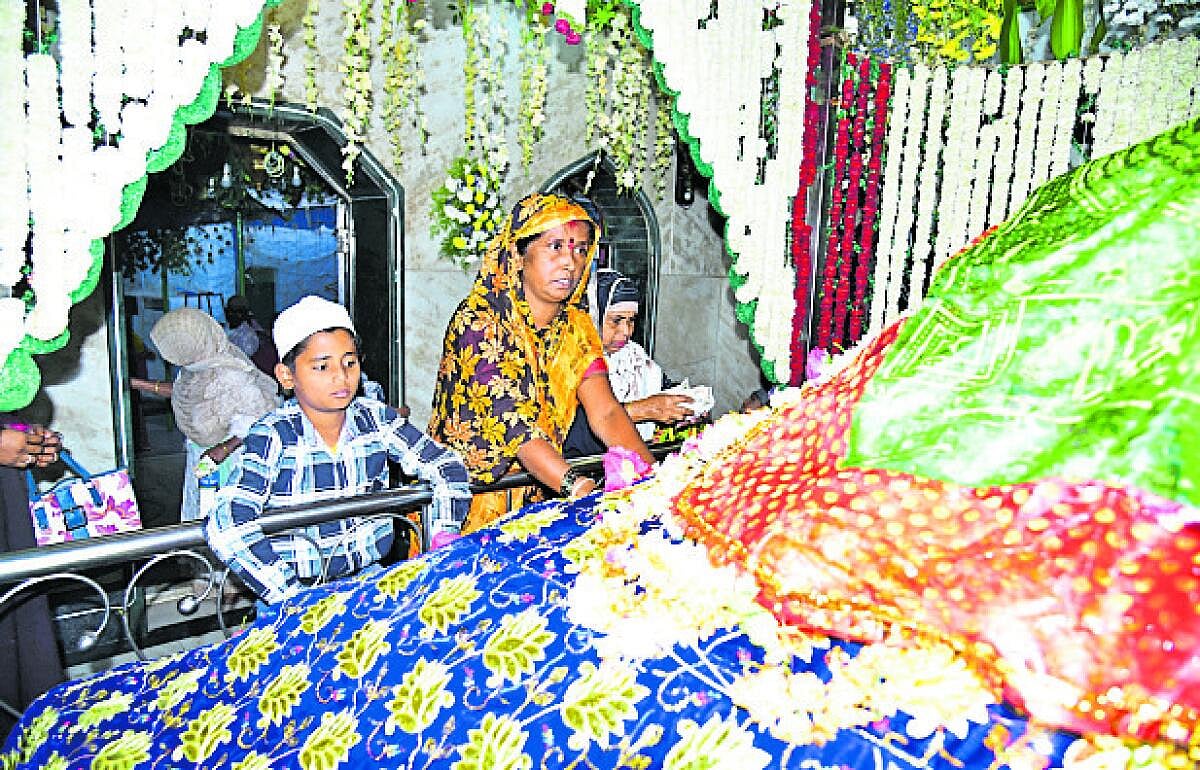 ಬಳ್ಳಾರಿ: ಹಿಂದೂ-ಮುಸ್ಲಿಂ ಭಾವೈಕ್ಯದ ಉರುಸ್
