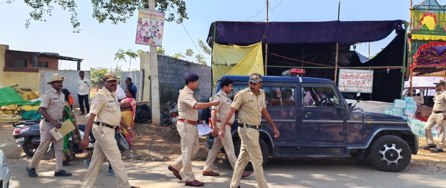 ದೊಡ್ಡಬಳ್ಳಾಪುರ ತಾಲ್ಲೂಕಿನ ಘಾಟಿ ಸುಬ್ರಹ್ಮಣ್ಯ ಕ್ಷೇತ್ರದಲ್ಲಿ ಪ್ರಾರಂಭವಾಗಿರುವ ರಾಸುಗಳ ಜಾತ್ರೆಯಲ್ಲಿ ಸುರಕ್ಷತಾ ಕ್ರಮ ಪರಿಶೀಲಿಸಿದ ಜಿಲ್ಲಾ ಹೆಚ್ಚುವರಿ ಪೊಲೀಸ್‌ ವರಿಷ್ಠಾಧಿಕಾರಿ ವೆಂಕಟೇಶ್‌ ಪ್ರಸನ್ನ