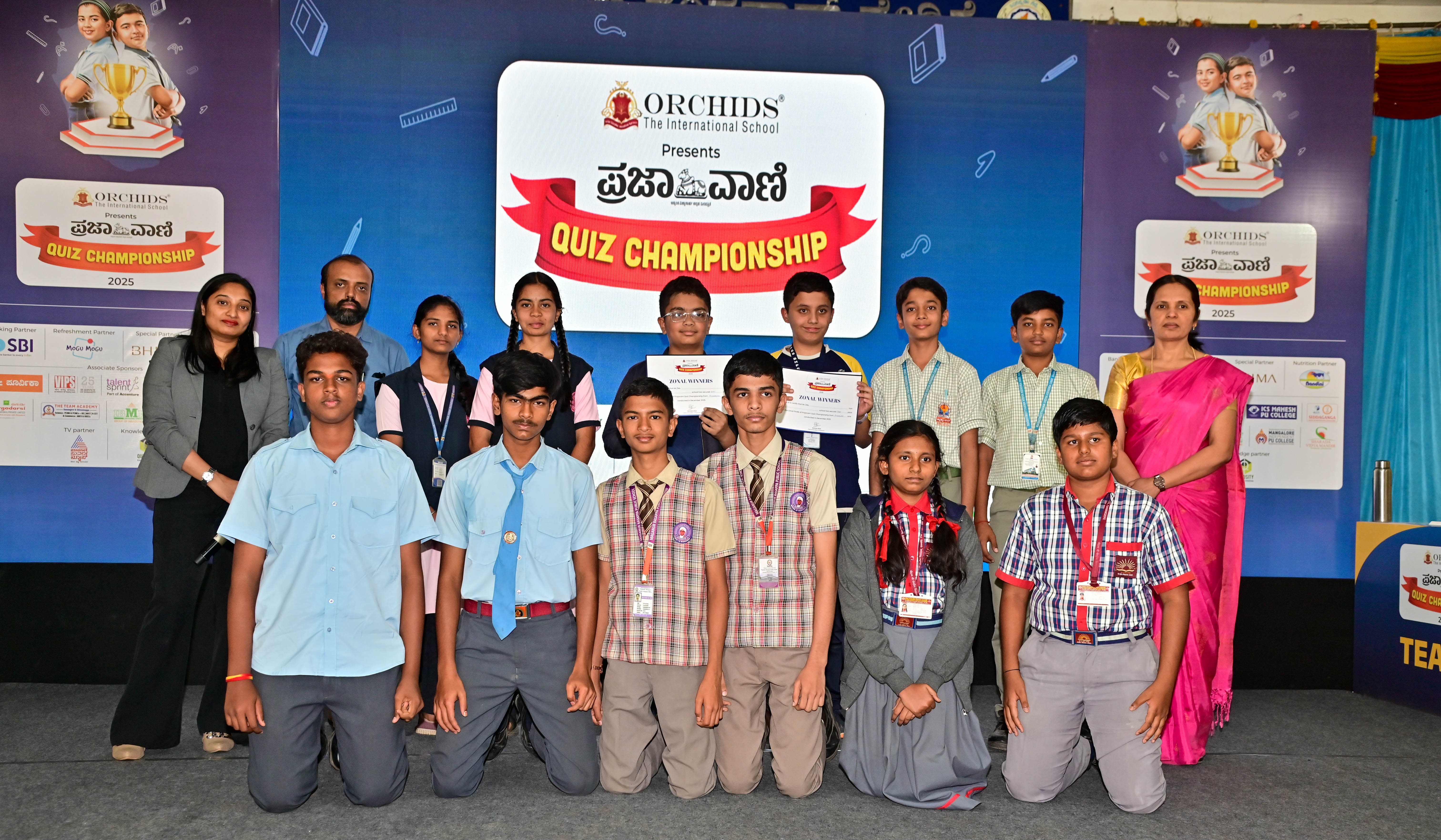 ದಾವಣಗೆರೆಯ ಕುವೆಂಪು ಕನ್ನಡ ಭವನದಲ್ಲಿ ಗುರುವಾರ ಏರ್ಪಡಿಸಿದ್ದ ವಲಯ ಮಟ್ಟದ ‘ಪ್ರಜಾವಾಣಿ ರಸಪ್ರಶ್ನೆ ಚಾಂಪಿಯನ್‌ಶಿಪ್’ ಸ್ಪರ್ಧೆಯ ಅಂತಿಮ ಸುತ್ತಿಗೆ ಆಯ್ಕೆಯಾಗಿದ್ದ ತಂಡಗಳು    –ಪ್ರಜಾವಾಣಿ ಚಿತ್ರಗಳು