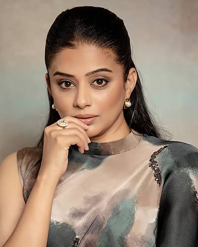 ಬಳಿಕ, 'ಚಾರುಲತಾ', 'ದನ ಕಾಯೋನು‘, 'ಅಣ್ಣಬಾಂಡ್‌'  ಸೇರಿದಂತೆ ಅನೇಕ ಚಿತ್ರಗಳಲ್ಲಿ ನಟಿಸಿದ್ದಾರೆ.