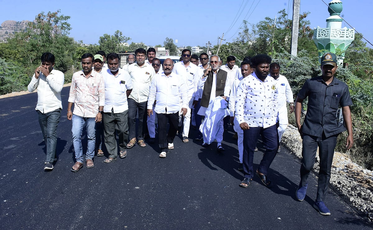 ಶಹಾಪುರ ಹೆದ್ದಾರಿ | ಶೀಘ್ರವೇ ಡಾಂಬರೀಕರಣ, ಸುತ್ತುಗೋಡೆ ನಿರ್ಮಾಣ: ಶಾಸಕ ತುನ್ನೂರ