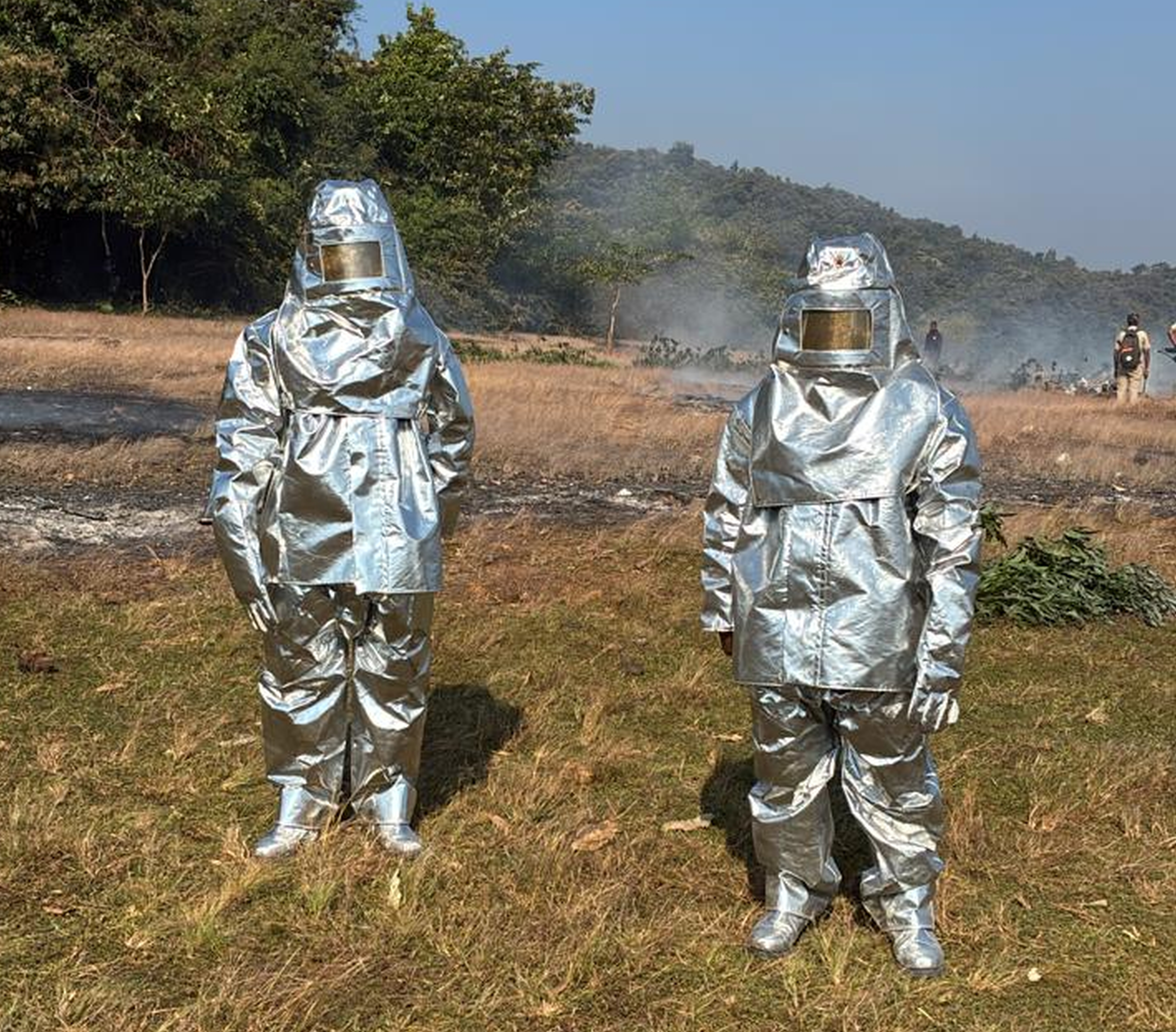 ಕೈಗಾದಲ್ಲಿ ನಡೆದ ಅಣಕು ಕಾರ್ಯಾಚರಣೆಯಲ್ಲಿ ಪಾಲ್ಗೊಂಡಿದ್ದ ಎನ್‌ಡಿಆರ್‌ಎಫ್ ಸಿಬ್ಬಂದಿ ಉಷ್ಣನಿರೋಧಕ ಅಲ್ಯುಮೀನಿಯಂ ಸೂಟ್ ಧರಿಸಿರುವುದು