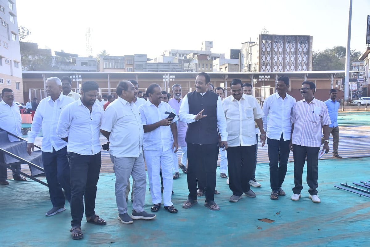 ವಿಧಾನ ಪರಿಷತ್‌ ಸದಸ್ಯರಾಗಿ 45 ವರ್ಷ ಪೂರೈಕೆ: ಬಸವರಾಜ ಹೊರಟ್ಟಿಗೆ ಸನ್ಮಾನ