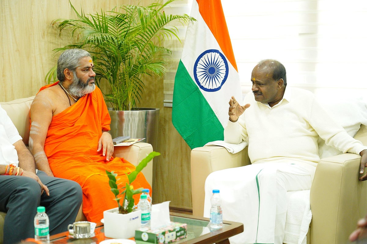 ದೆಹಲಿಯಲ್ಲಿ ಎಚ್‌ಡಿಕೆ ಭೇಟಿಯಾದ ಕನಕ ಗುರುಪೀಠದ ನಿರಂಜನಾನಂದಪುರಿ ಸ್ವಾಮೀಜಿ