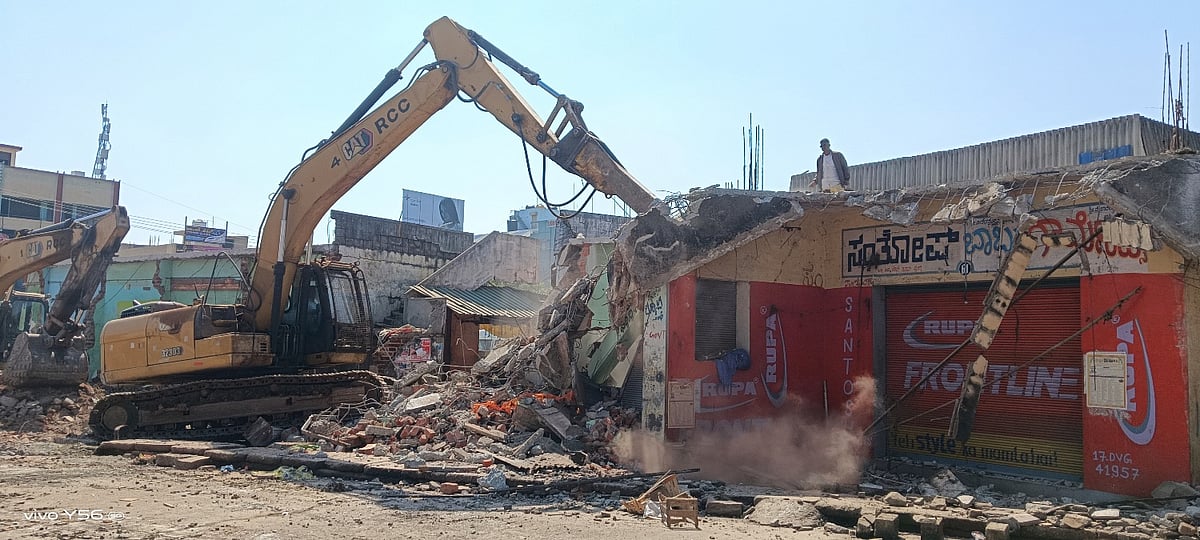 ಪುರಸಭೆಯಿಂದ ವಾಣಿಜ್ಯ ಮಳಿಗೆಗಳ ತೆರವು ಕಾರ್ಯಾಚರಣೆ