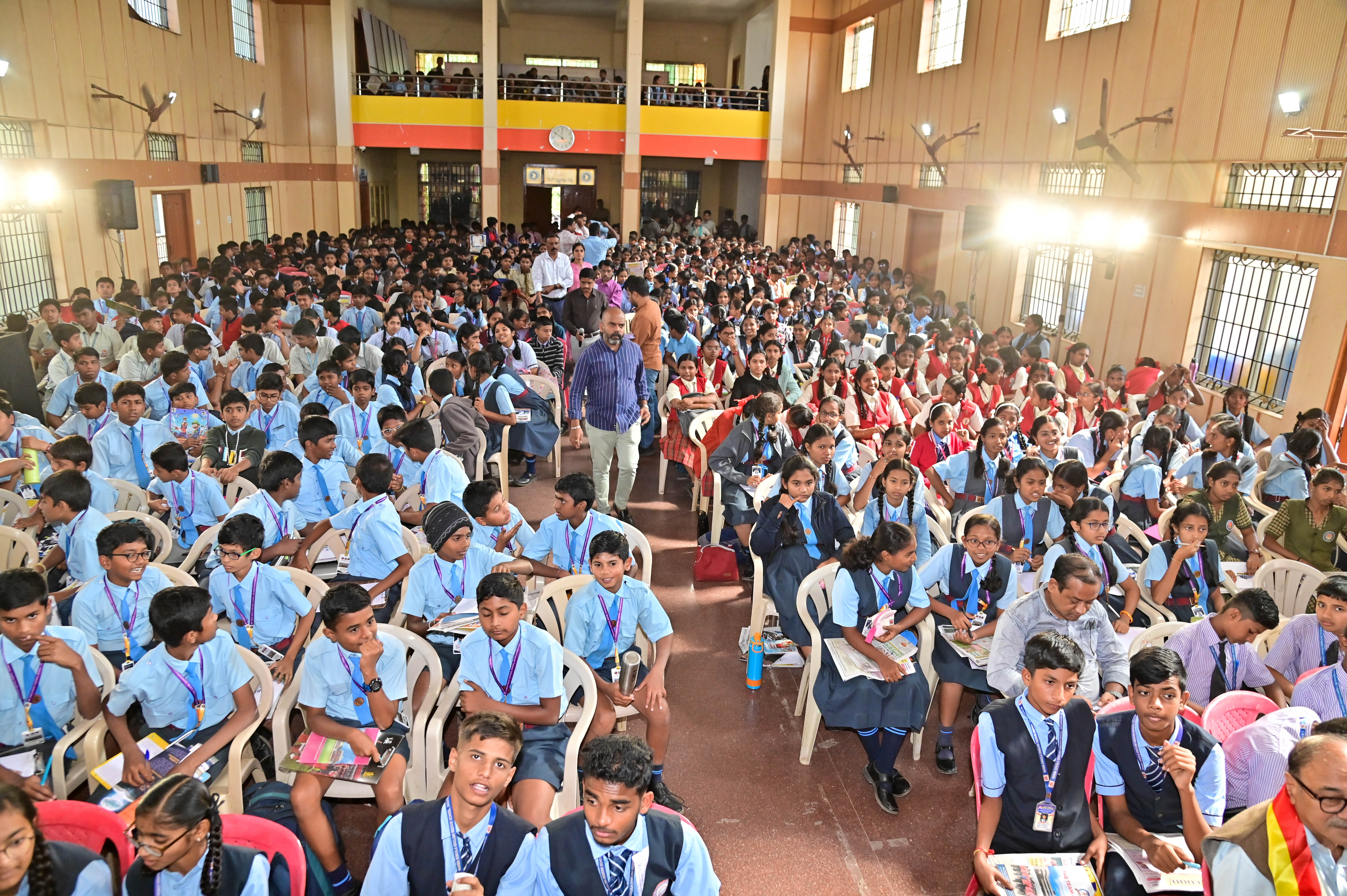 ದಾವಣಗೆರೆಯ ಕುವೆಂಪು ಕನ್ನಡ ಭವನದಲ್ಲಿ ಗುರುವಾರ ಏರ್ಪಡಿಸಿದ್ದ ವಲಯ ಮಟ್ಟದ ‘ಪ್ರಜಾವಾಣಿ ರಸಪ್ರಶ್ನೆ ಚಾಂಪಿಯನ್‌ಶಿಪ್’ ಸ್ಪರ್ಧೆಯಲ್ಲಿ ಭಾಗವಹಿಸಿದ್ದ ವಿದ್ಯಾರ್ಥಿಗಳು –ಪ್ರಜಾವಾಣಿ ಚಿತ್ರ