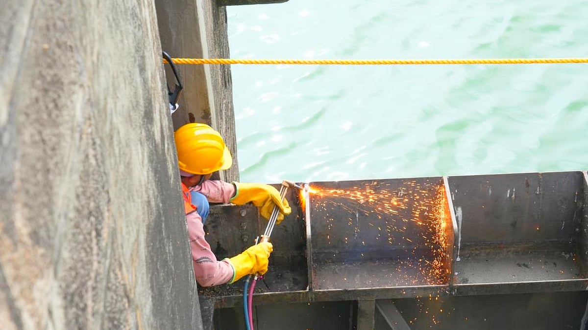 ಹೊಸಪೇಟೆ: ತುಂಗಭದ್ರಾ ಅಣೆಕಟ್ಟೆಯ 24ನೇ ಗೇಟ್ ತೆರವು ಆರಂಭ– ವೇಗ ಪಡೆದ ಕೆಲಸ