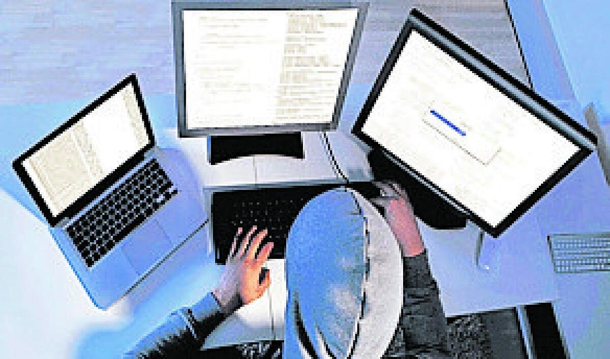 ಕೊಪ್ಪಳ| ಭಯೋತ್ಪಾದನೆ ವಿಚಾರಣೆಯ ನೆಪ: ಬ್ಯಾಂಕ್‌ ಉದ್ಯೋಗಿಯಿಂದ  ₹21 ಲಕ್ಷ ಸುಲಿಗೆ