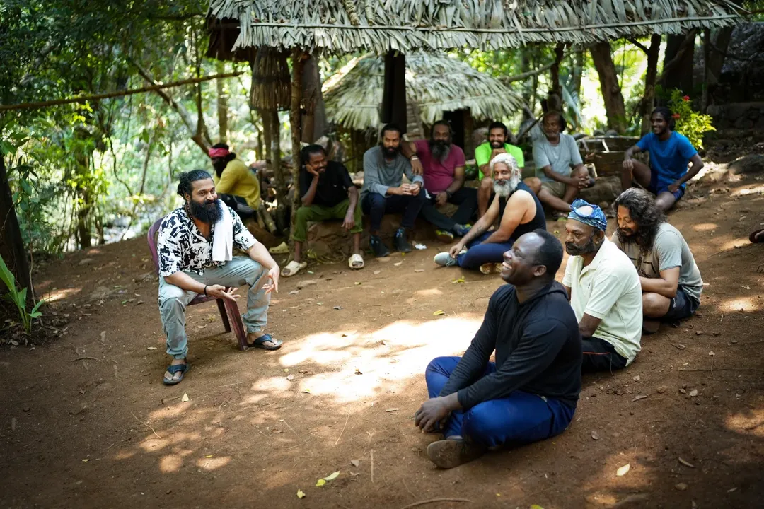 ನಟ ರಿಷಬ್‌ ಶೆಟ್ಟಿ ಮತ್ತು ತಂಡ