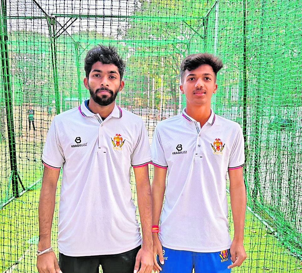 ರತನ್‌ ಬಿ.ಆರ್. (ಬಲ)