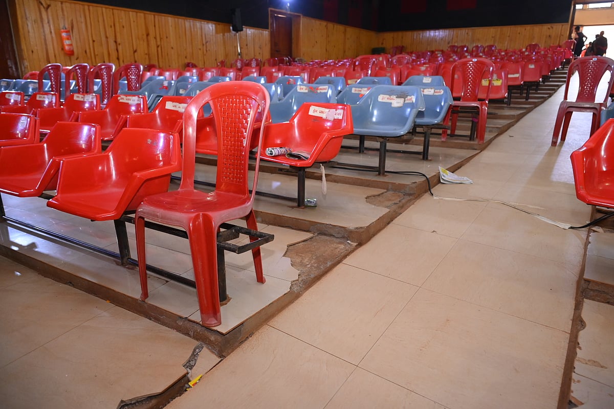 ಬೀದರ್‌ | ನಿರ್ವಹಣೆ ಕೊರತೆ: ಅವ್ಯವಸ್ಥೆ ಗೂಡಾದ ರಂಗಮಂದಿರ