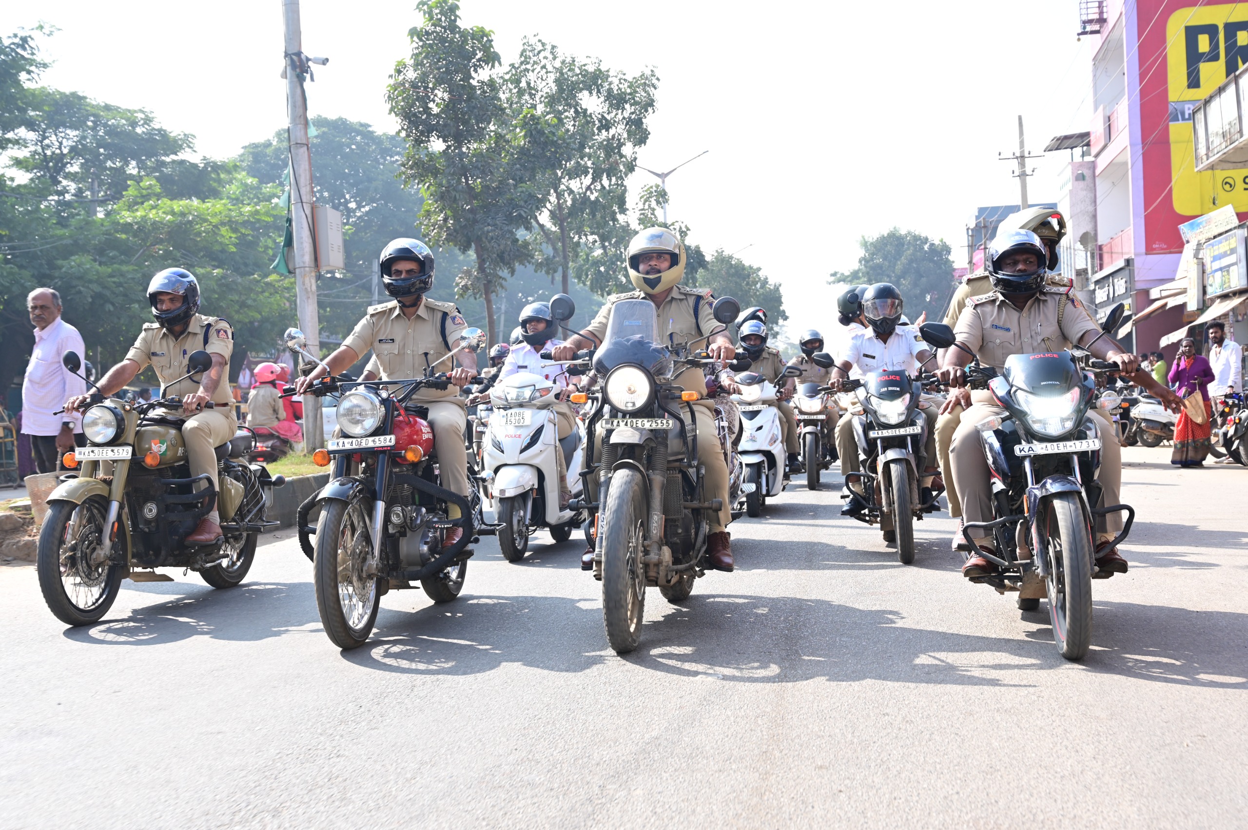 ಚಿಕ್ಕಬಳ್ಳಾಪುರದಲ್ಲಿ ಪೊಲೀಸರಿಂದ ಜಾಗೃತಿ ಜಾಥಾ