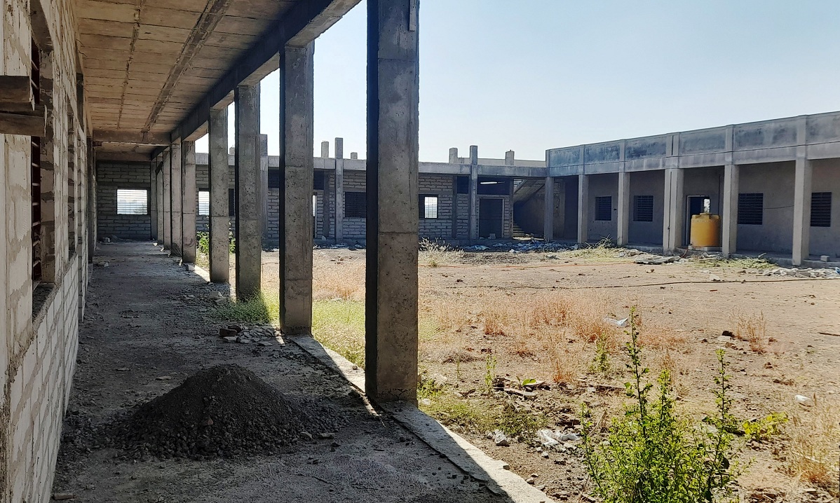 ದೇವರಹಿಪ್ಪರಗಿಯಲ್ಲಿ ಅರ್ಧಕ್ಕೆ ನಿಂತಿರುವ ಸರ್ಕಾರಿ ಪ್ರಥಮ ದರ್ಜೆ ಕಾಲೇಜಿನ ಕಟ್ಟಡದ  ಒಳಾಂಗಣ ನೋಟ.